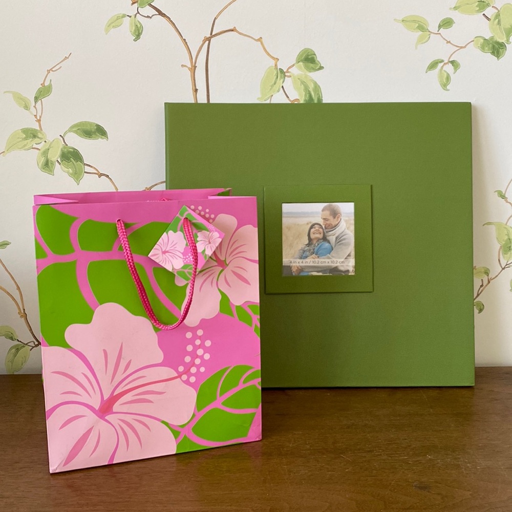 Extra Large Photo Album and Hibiscus Hawaii Gift Bag.